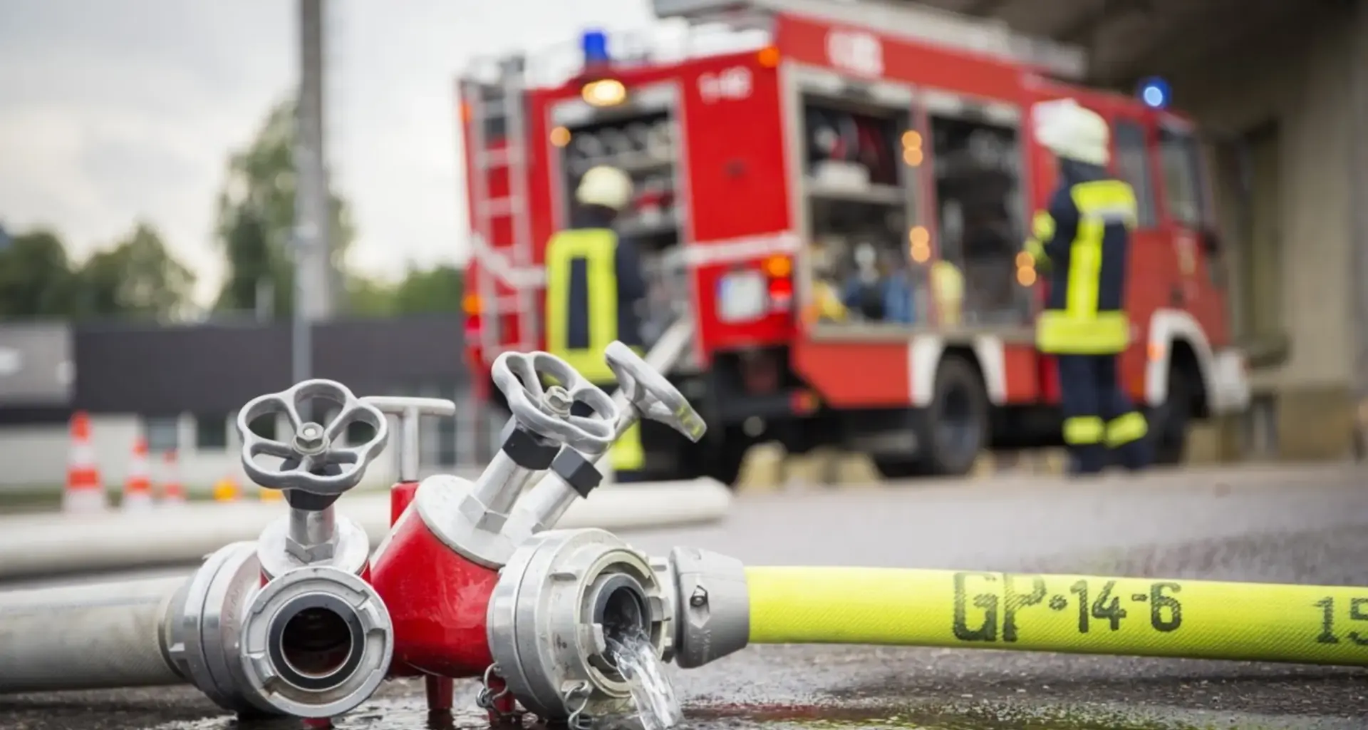 Einsätze am Freitag: Feuerwehr Schwelm löscht zwei Brände