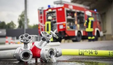 Einsätze am Freitag: Feuerwehr Schwelm löscht zwei Brände