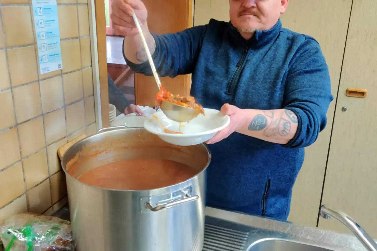 Suppenküche zieht in die Beecker Kirche: Warme Mahlzeiten in neuem Ambiente