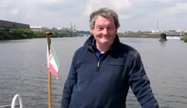 Kircheneintrittsstelle in der Salvatorkirche: Pfarrer Muthmann „an Bord“