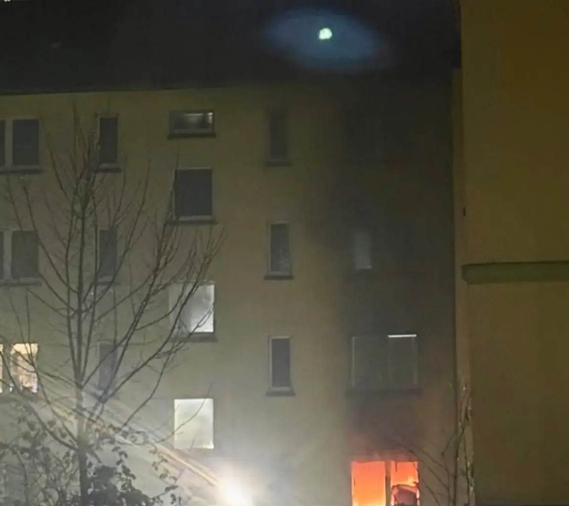 Zimmerbrand im Essener Südostviertel: Familie bleibt unverletzt, Feuerwehr schnell im Einsatz