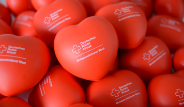 DRK-Kreisverband Wattenscheid e.V.: Blutspende im besonderen Ambiente – DRK lädt ins Schley’s Blumenparadies ein