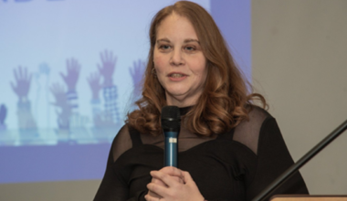 Spende: RE/Init Versteigerung sammelt Geld für ein neues Kinderhospiz