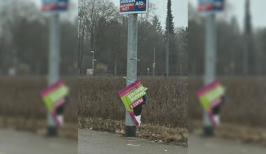 Augsburger V-Partei-Stadtrat und OB-Kandidat Roland Wegner beim Plakatieren angegriffen