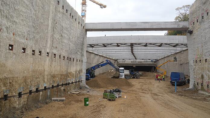 Ein gigantisches Loch: Hier entsteht der Tunnel für die Verlängerung der U5 nach Pasing im Münchner Westen.
