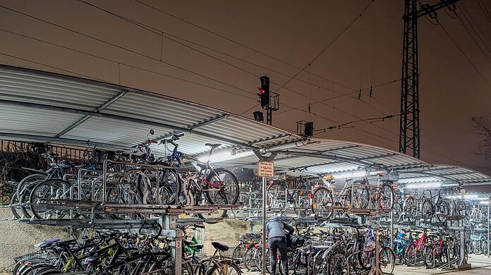 Ähnlich wie hier am Bahnhof Pasing soll am Hauptbahnhof Platz für mehr Fahrräder geschaffen werden.