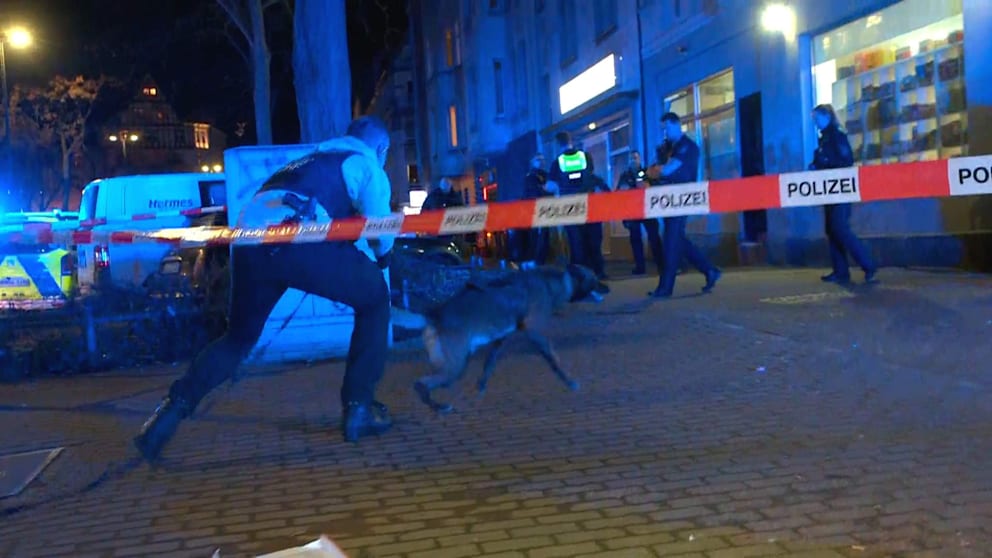 Die Polizei setzte auch einen Fährtensuchhund ein