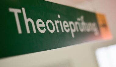 Ein Fahrschüler wollte bei der Führerscheinprüfung mit technischen Hilfsmitteln betrügen. (Symbolbild) Foto: Sebastian Gollnow/d