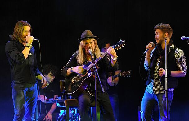 Musikalische Familie: Abi Ofarim (Mitte) mit seinen Söhnen Gil (li.) und Tal (re.). Musikalische Familie: Abi Ofarim (Mitte) mit seinen Söhnen Gil (li.) und Tal (re.).