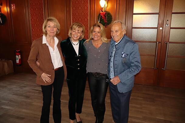 Hannelore Kiethe (v. l.) mit Margot, Silja und Günter Steinberg.