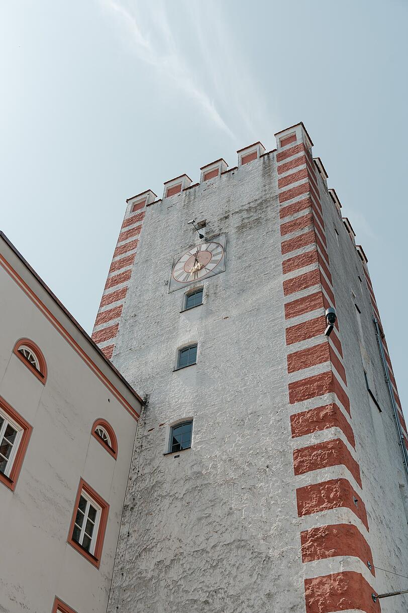 Der Nagelschmiedeturm am Stadtplatz von Mühldorf ist 1218 erbaut worden. Der Nagelschmiedeturm am Stadtplatz von Mühldorf ist 1218 erbaut worden.