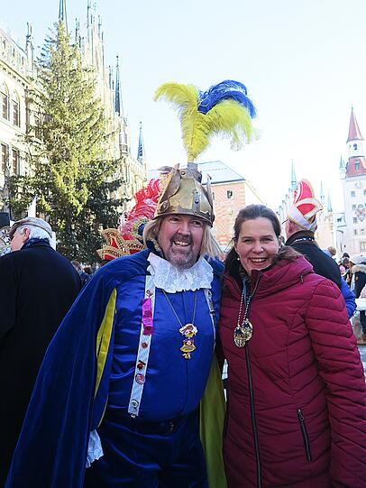 Bürgermeisterin Verena Dietl mit Herzog Kasimir (alias André Hartmann) von den Damischen Rittern.