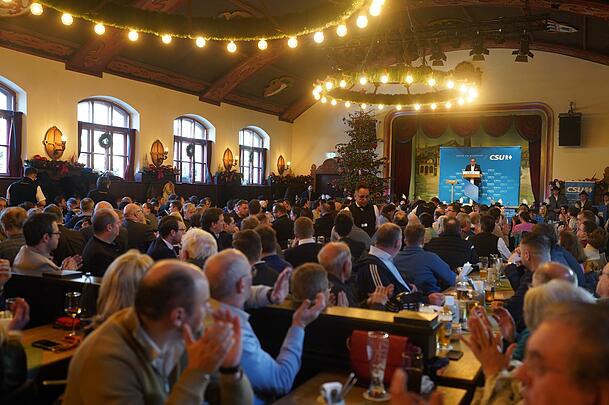 Der Festsaal im Augustiner-Keller ist am Dreikönigstag vollbesetzt.