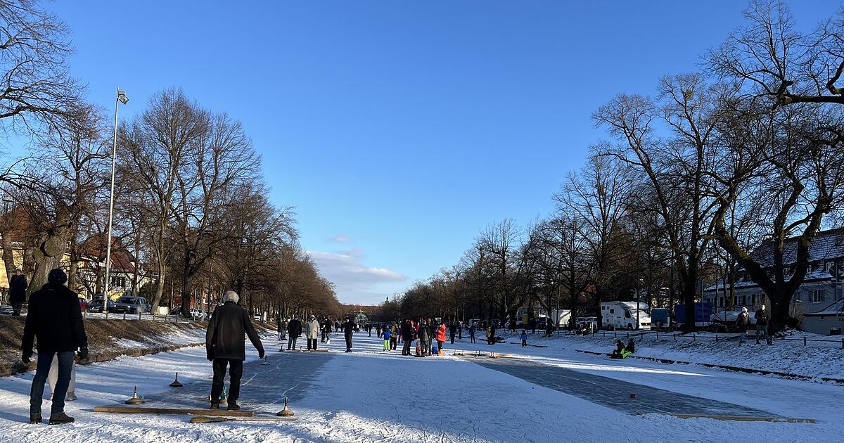 Schlittschuh-Paradies: München gleitet über den Nymphenburger Schlosskanal