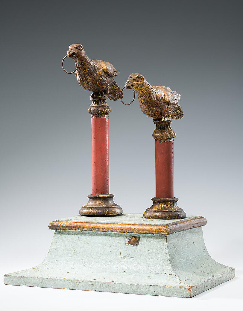 Der Zweck dieser Vögel ist bis heute nicht restlos geklärt. Man kann sie im Nationalmuseum bestaunen.