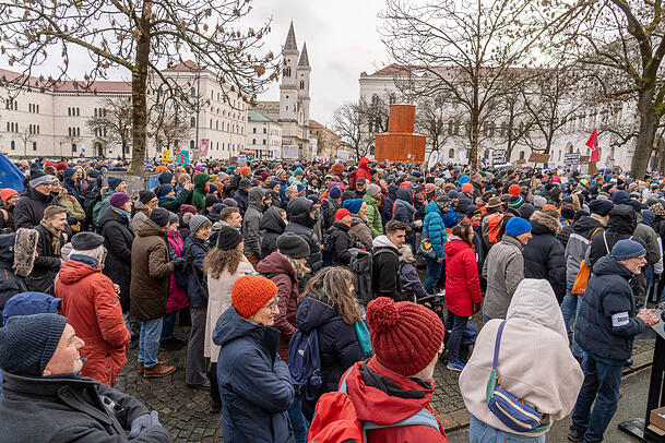 Am Samstag kommen 1200 Menschen zur „Prüf-Demo“ auf den Geschwister-Scholl-Platz.