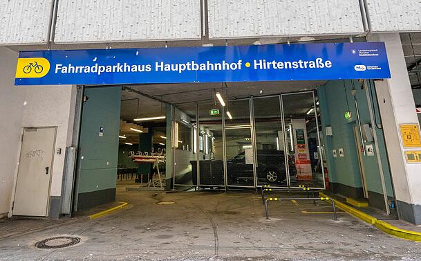 Das Angebot in der Erdgeschossebene des Kfz-Parkhauses Marsstraße umfasst 256 Fahrradstellplätze.