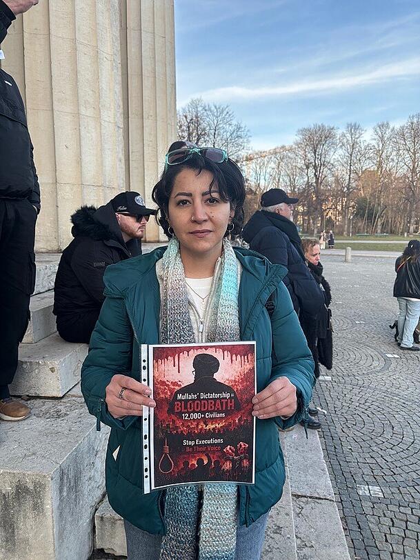 Sahar Berlouie (40), Aktivistin: "Ich liebe mein Land und möchte zurückkehren. Meine Seele ist im Iran. " Sahar Berlouie (40), Aktivistin: "Ich liebe mein Land und möchte zurückkehren. Meine Seele ist im Iran. "