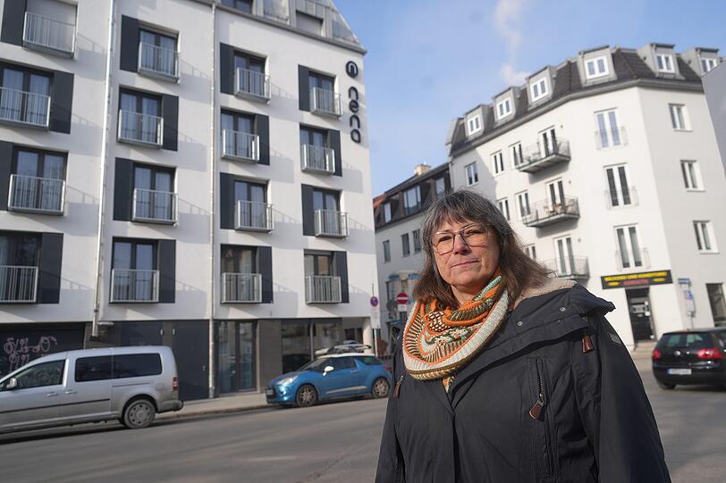 Stephanie Wasser ist Mieterin der Münchner Wohnen im Harthof. Hier waren viele mit enorm gestiegenen Heizkosten konfrontiert. Stephanie Wasser ist Mieterin der Münchner Wohnen im Harthof. Hier waren viele mit enorm gestiegenen Heizkosten konfrontiert.
