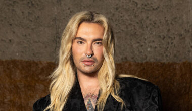 Bill Kaulitz ohne Bruder Tom unterwegs: Medizinischer Notfall im Flugzeug  