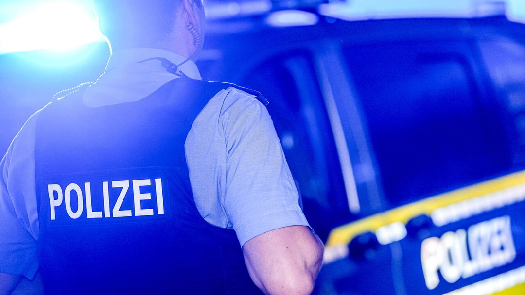 Explosion durch Böller-Bau? Wohnung in Mehrfamilienhaus fliegt in die Luft