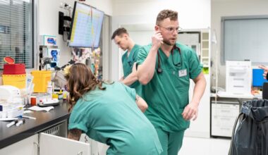 Silvesternacht in der Berliner Notaufnahme: Wenn der Rettungsdienst meldet: "Rakete in Auge, achtjähriger Junge"