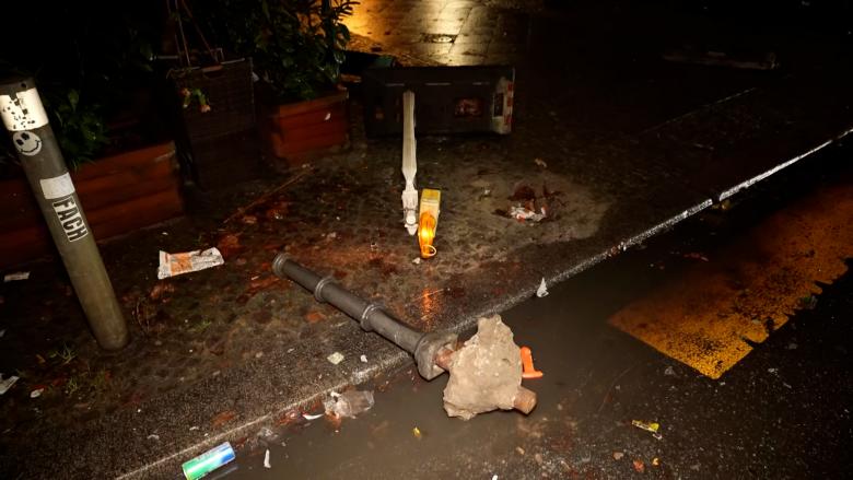 In der Silvesternacht 2025/2026 wurde in Berlin-Moabit ein Poller herausgerissen. (Bild: NonstopNews)