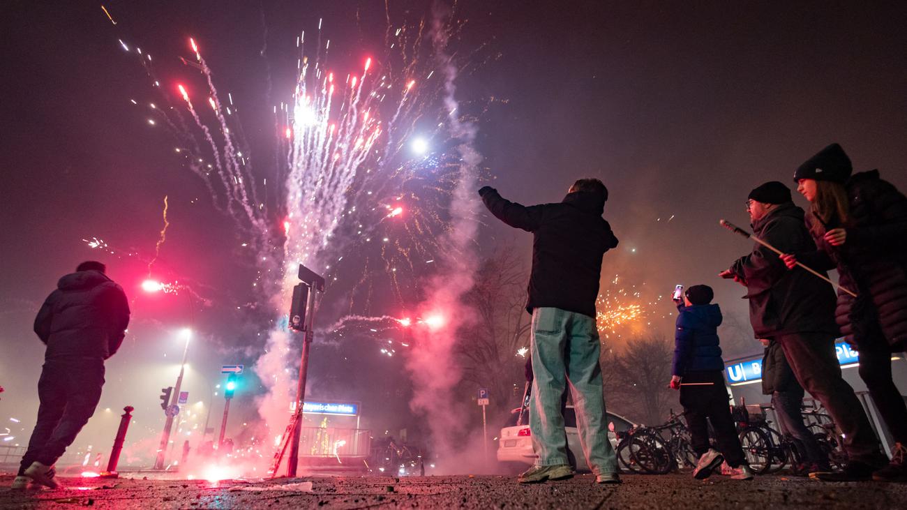 Jahreswechsel: Zwei Tote in Bielefeld, fast 400 Festnahmen in Berlin