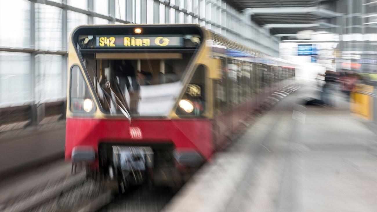 Berliner S-Bahn: Ringbahn wegen Brandes im Norden Berlins weiter unterbrochen