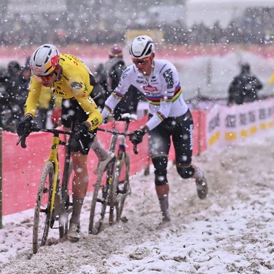 Foto zu dem Text "Saison vorbei! Van Aert zieht sich Fraktur am Knöchel zu"