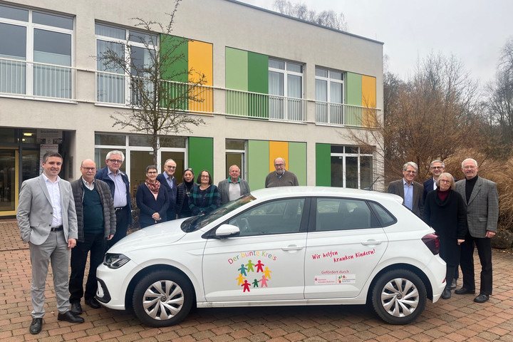 Offene Stiftergemeinschaft – Kreissparkasse unterstützt Bunten Kreis mit neuem Auto - News Augsburg, Allgäu und Ulm