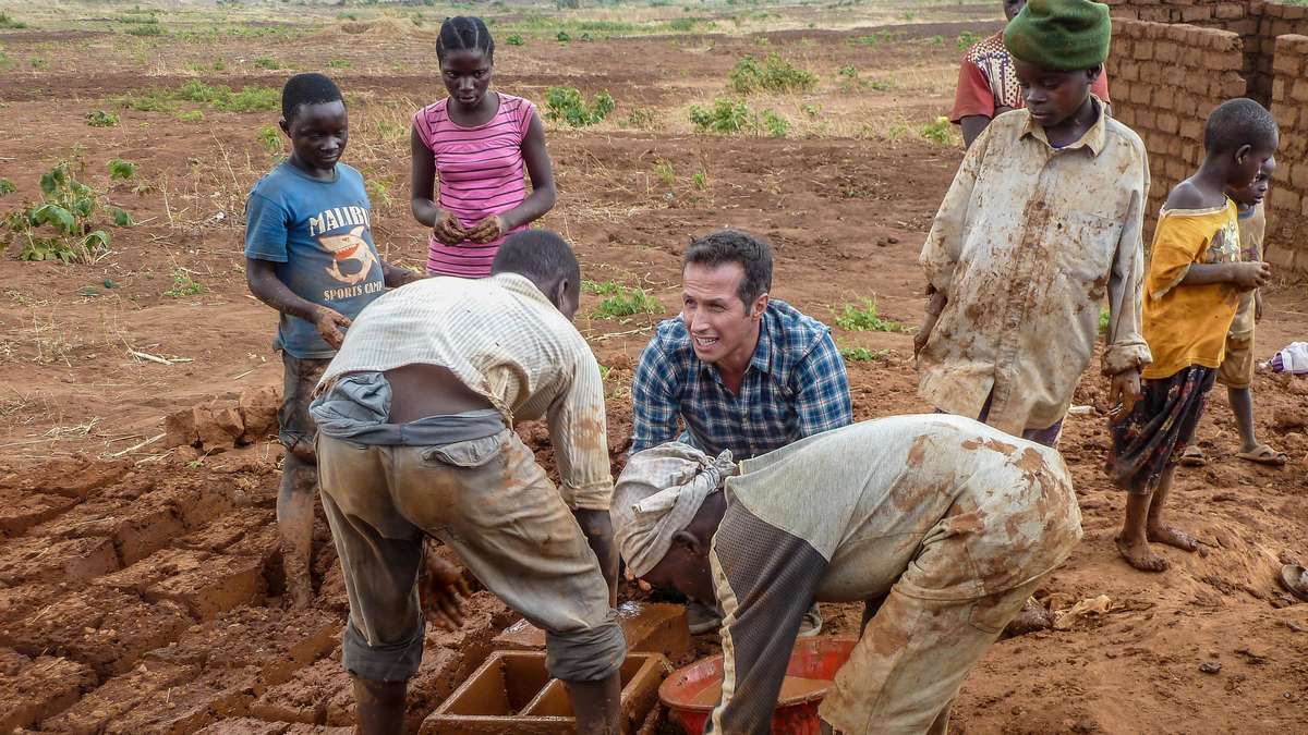 Mit Hallo zu Willi Weitzels Show über Mut und Abenteuer