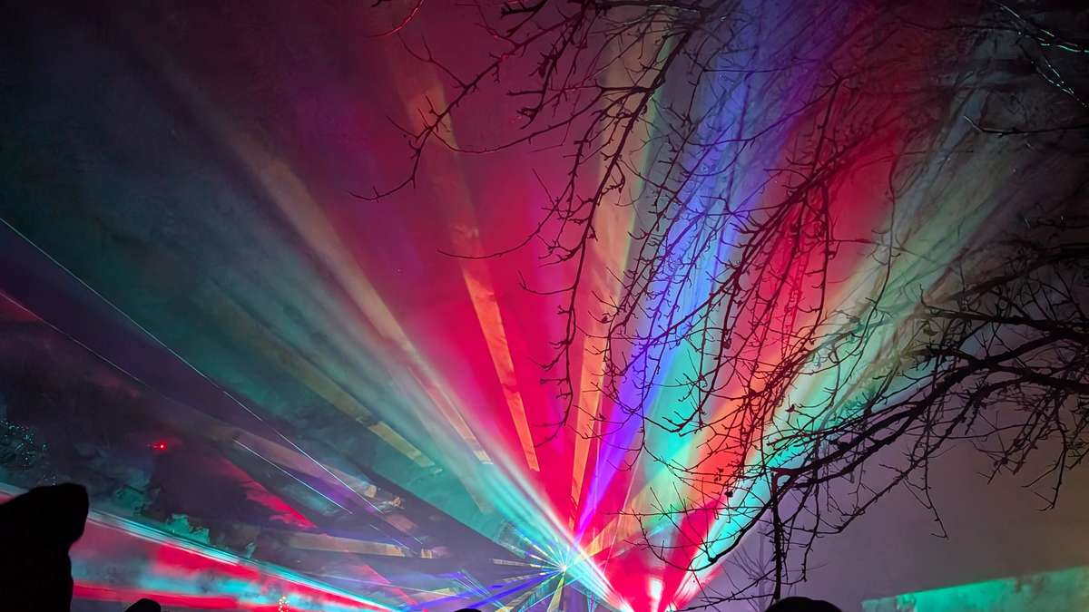 Lasershow als Alternative zu Feuerwerk in Neubiberg ein voller Erfolg