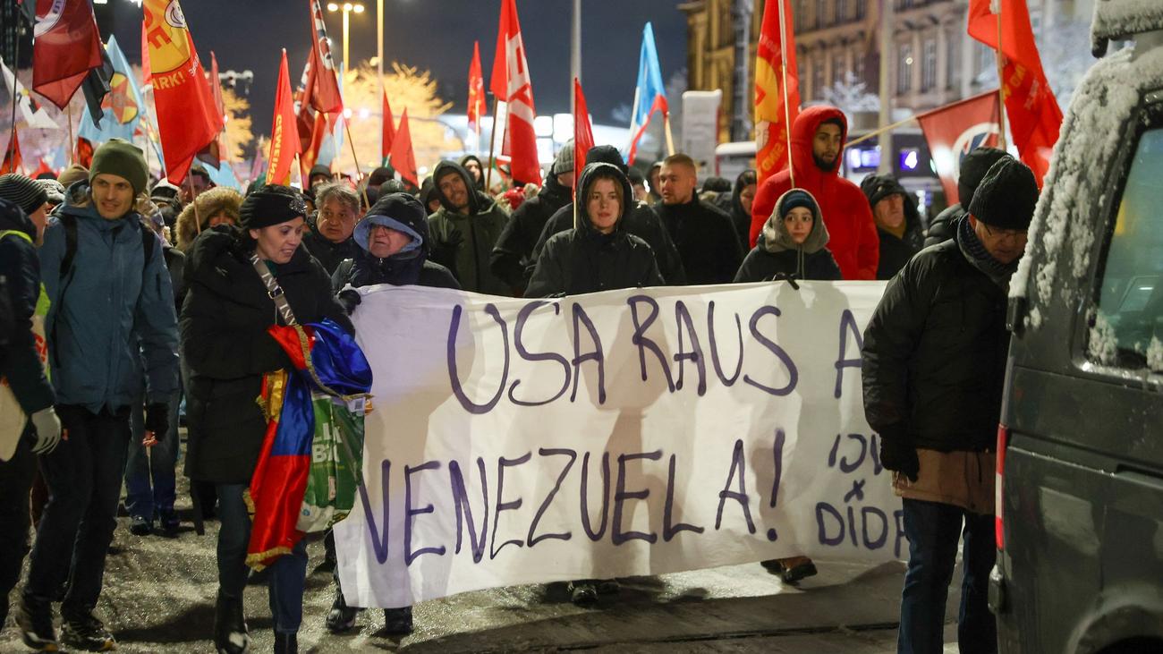 Protestzug: Demonstration in Hamburg - "USA raus aus Venezuela"