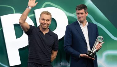 Sportikone mit tragischer Geschichte überreicht Sid-Waddell-Trophy