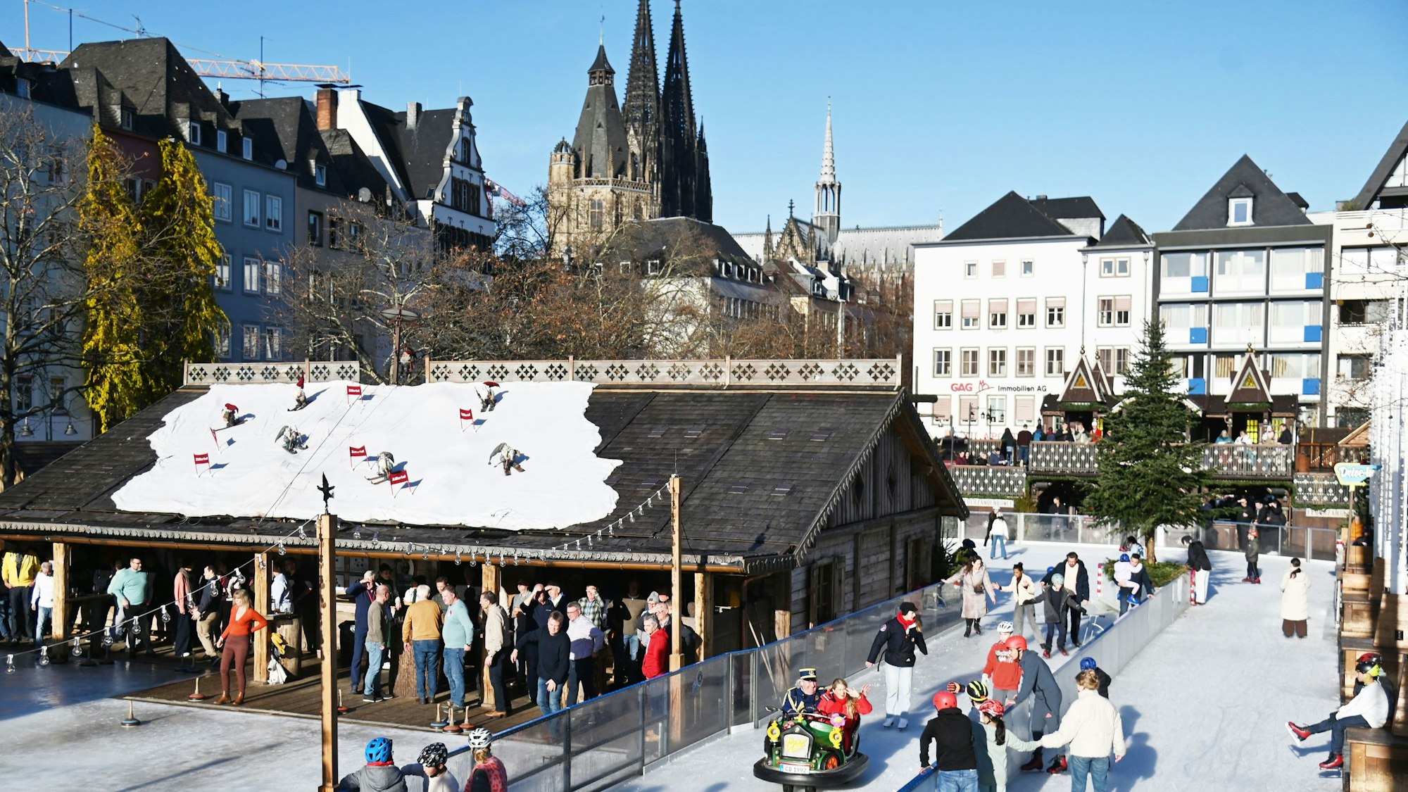 Spaß auf der Eisbahn auf dem Heumarkt.