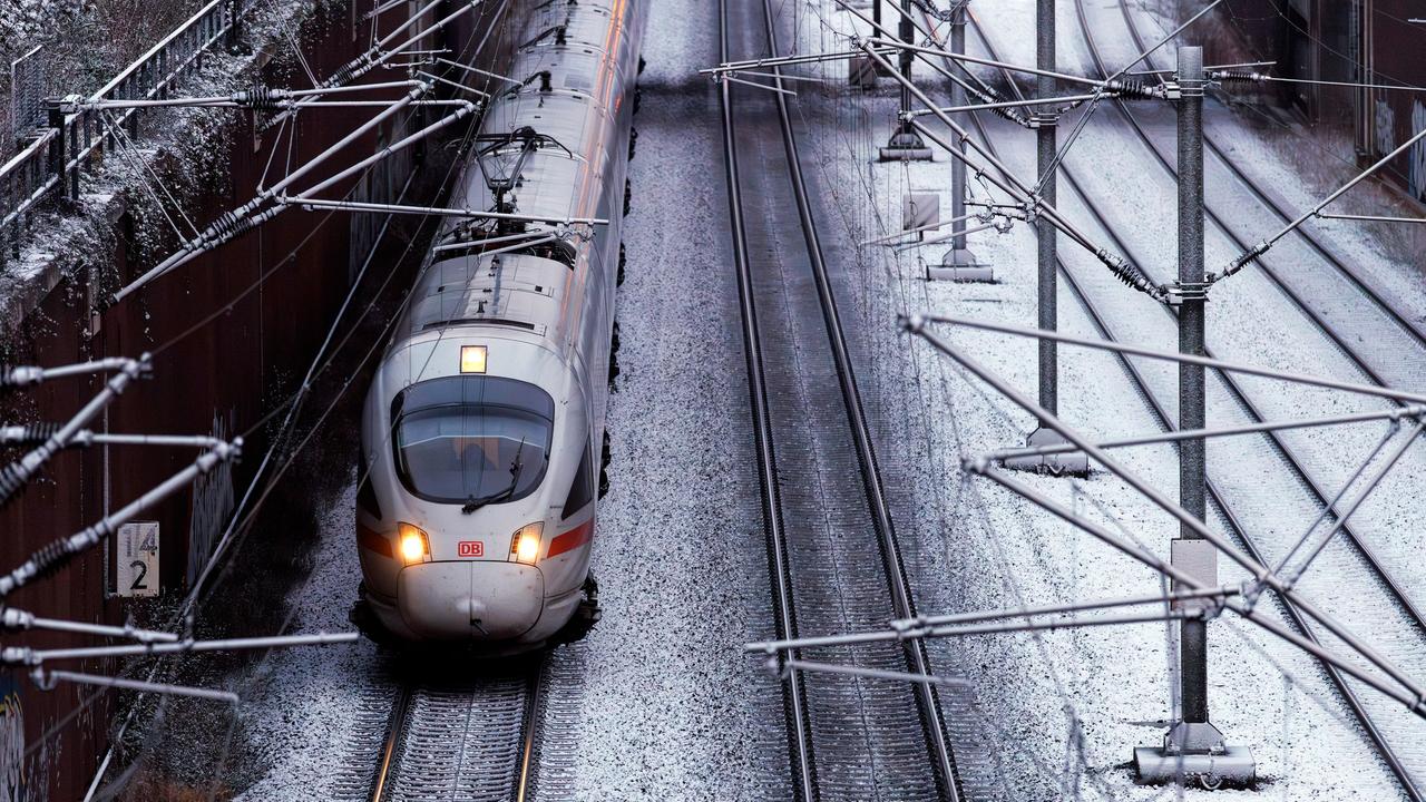 Bremen: Schnee und Eis führen zu massiven Zugstörungen im Norden