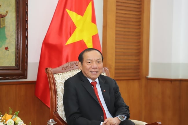 Bộ trưởng Nguyễn Văn Hùng tiếp Chủ tịch Hội đồng quản trị Tập đoàn AFK Sistema của Nga - Ảnh 2.