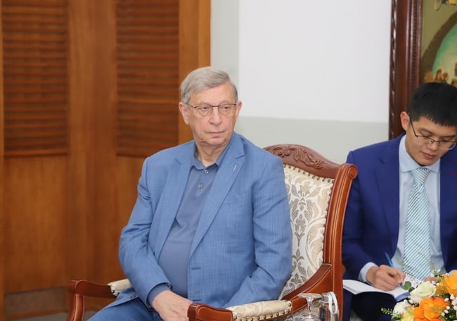 Bộ trưởng Nguyễn Văn Hùng tiếp Chủ tịch Hội đồng quản trị Tập đoàn AFK Sistema của Nga - Ảnh 3.