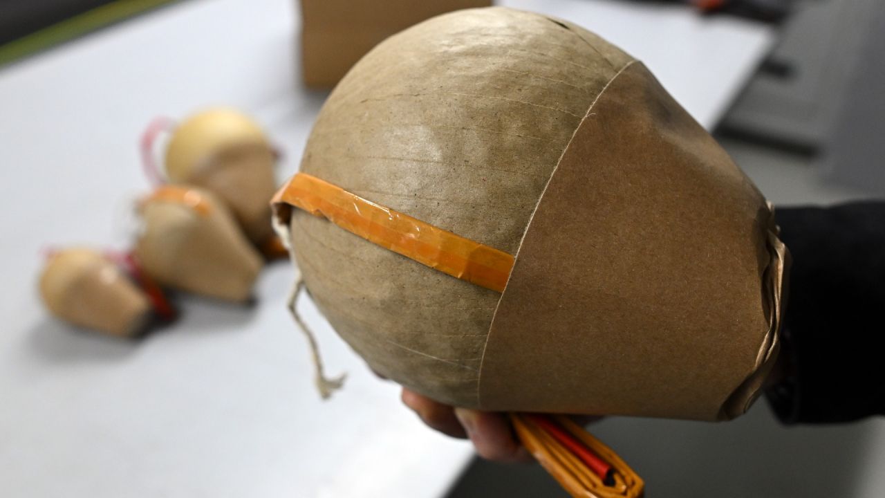 Auf den Spuren von verbotenen Böllern und Kugelbomben