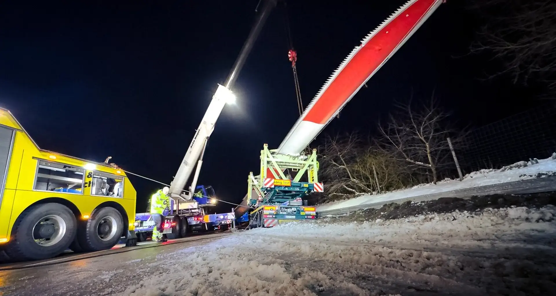 Cuxhaven: Vollsperrung auf A27 nach Unfall eines Schwertransports