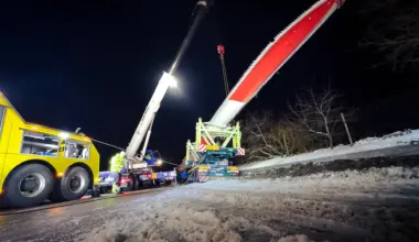 Cuxhaven: Vollsperrung auf A27 nach Unfall eines Schwertransports