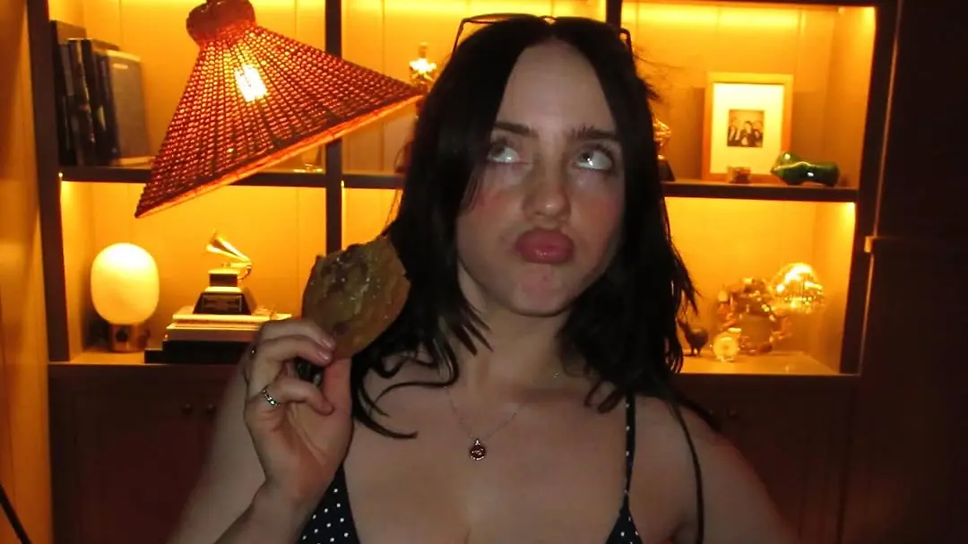 Hauteng statt oversized! Billie Eilish überrascht Fans mit diesem Foto