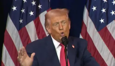 „No, no, no, no!" Donald Trump äfft Frankreichs Präsident Macron nach