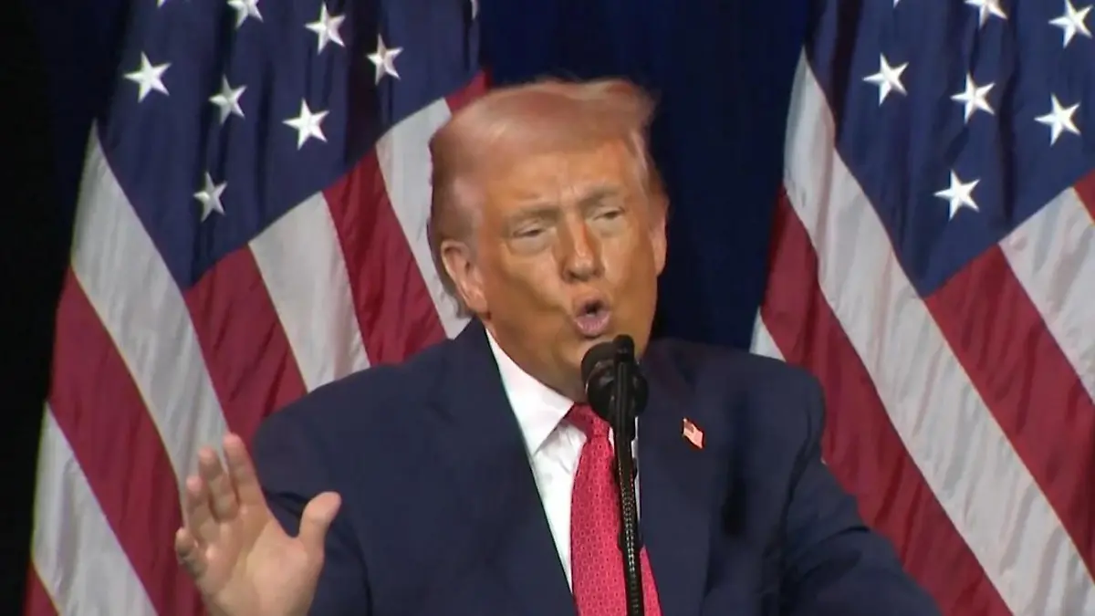 „No, no, no, no!" Donald Trump äfft Frankreichs Präsident Macron nach