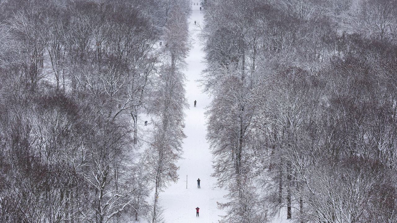 Winterliches Sturmtief mit viel Neuschnee, gefrierendem Regen und starkem Ostwind im Anmarsch