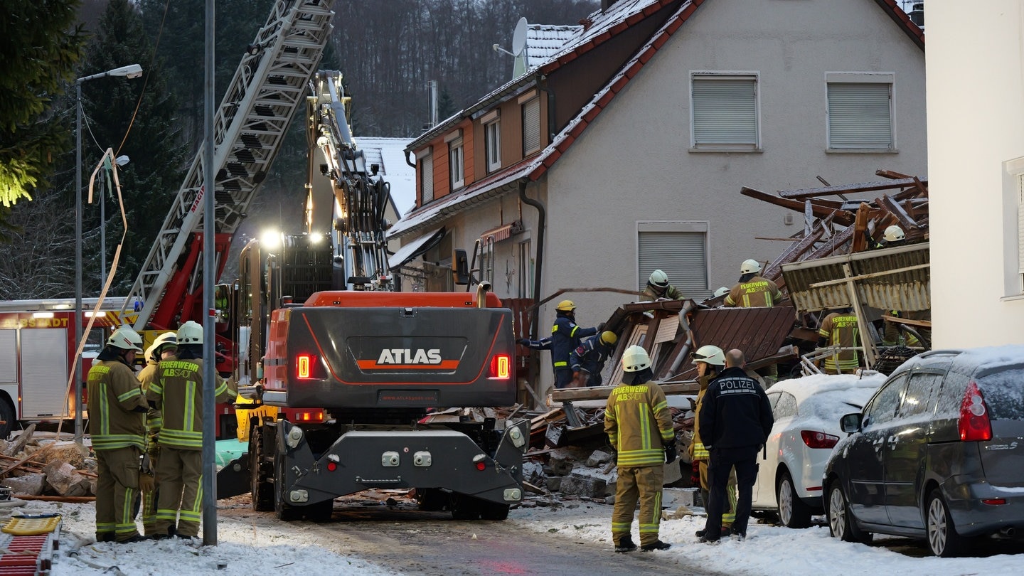 bw news: Wohnhaus in Albstadt explodiert und eingestürzt