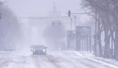 +++ Wetterdienst warnt vor starkem Schneefall +++ Schüler können zuhause bleiben +++ - rbb24.de