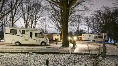 Auch bei den aktuellen Wintertemperaturen sind Wohnmobile auf dem Stellplatz am Kuhhirten anzutreffen.