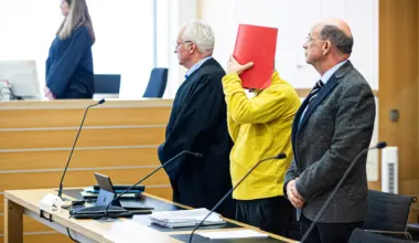 Urteil im Mordprozess nach Brandtat gegen Ehefrau erwartet